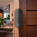 Fechadura Digital Yale com Biometria Cartão Senha Chave Wi-Fi e Bluetooth com Hub Lia Resistente à Água Preta Embutir - Imagem 6