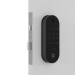 Fechadura Digital Yale com Biometria Cartão Senha Chave Wi-Fi e Bluetooth com Hub Lia Resistente à Água Preta Embutir - Imagem 4