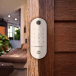 Fechadura Digital Yale com Biometria Cartão Senha Chave Wi-Fi e Bluetooth com Hub Lia Resistente à Água Branca Embutir - Imagem 8